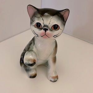Japan, ceramic tabby cat! Beautiful copper eyes and a cute pose! Perfect shape!